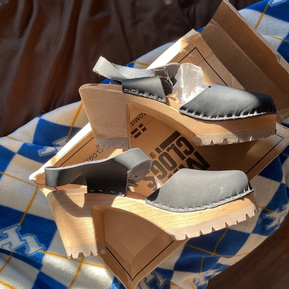 Mia Navy Blue Leather Clogs - Picture 9 of 11